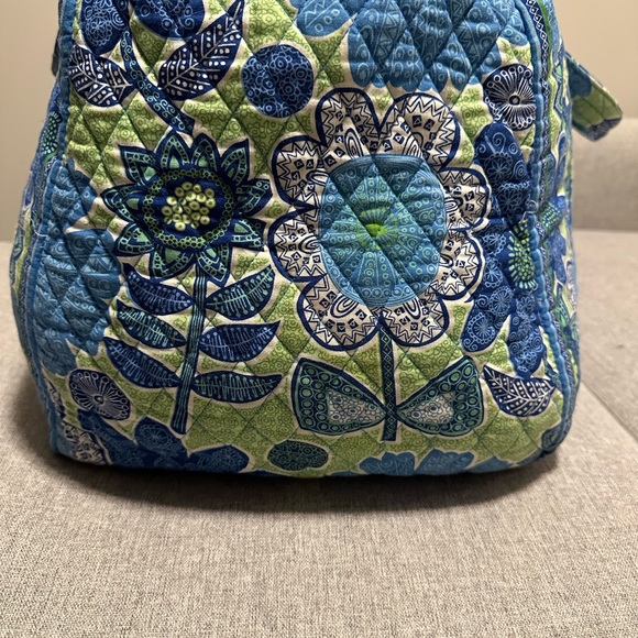 Large Vera Bradley Duffle Bag - Picture 7 of 9